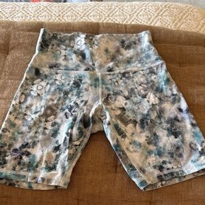 LULULEMON High-Waist Tie-Dye Women’s Bike Shorts - Blue/Gray